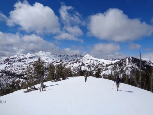Heading along the ridge to the summit